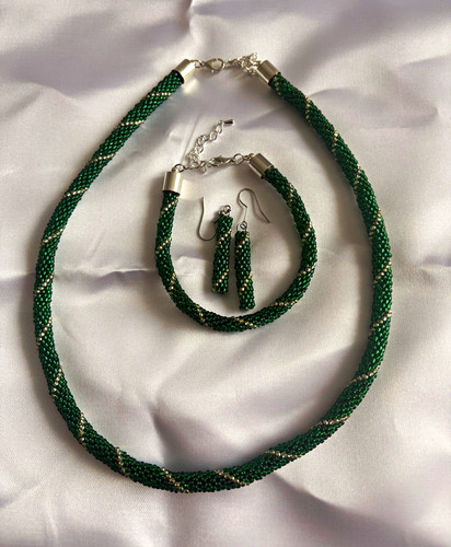 Schmuckset aus grünen perlen - schmuckset,