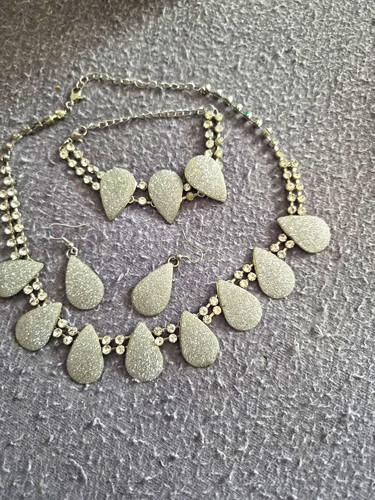 Silberfarbenes strass - silberfarbenes,